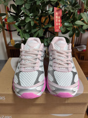 ASICS GEL-Cumulus 16 Sneakers in Peach Pink