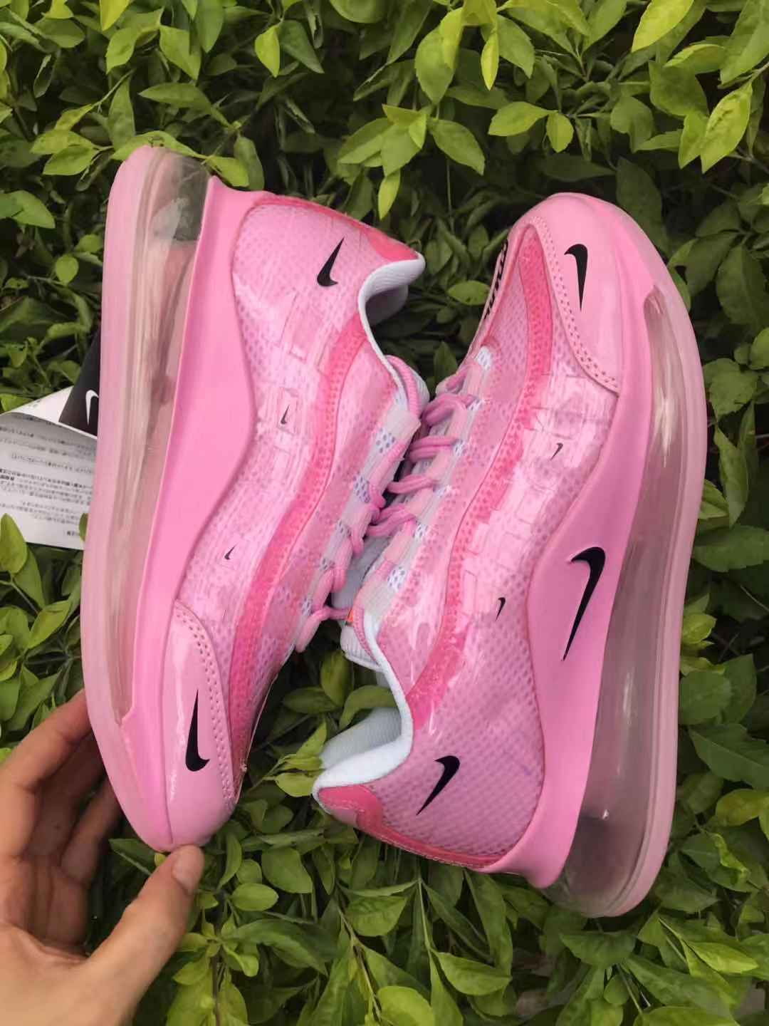 Nike Air Max 720 Pink Sneakers