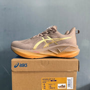 ASICS NOVABLAST 5 LE Brown Running Shoes