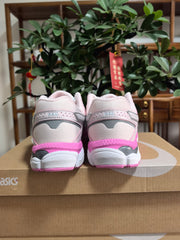 ASICS GEL-Cumulus 16 Sneakers in Peach Pink