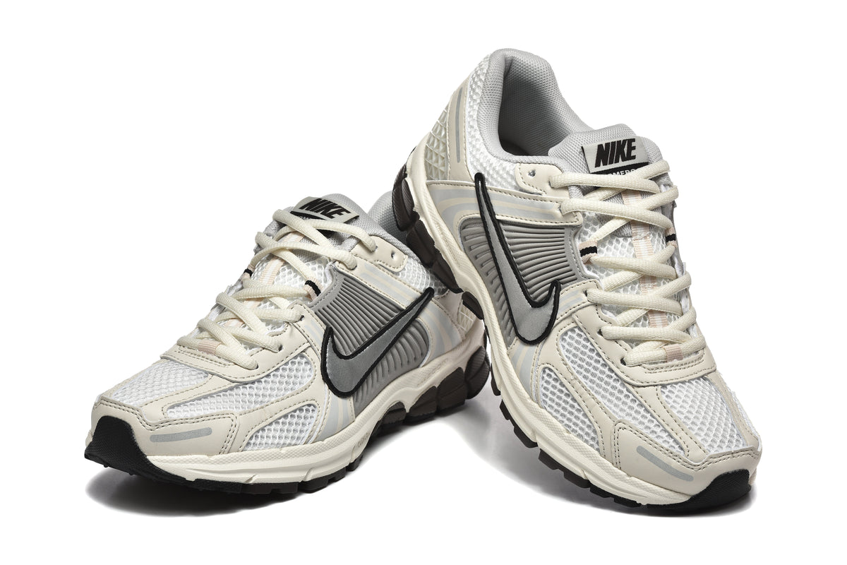 Nike Zoom Vomero 5 Sneakers in Cream and Silver