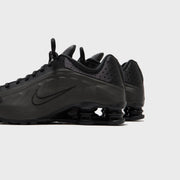 Nike Shox R4 - Black / Black / Black / Bright Crimson