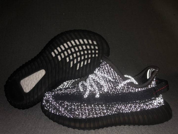 Yeezy 350 V2 Kids Sneakers in Black