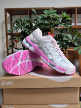 ASICS GEL-Cumulus 16 Sneakers in Peach Pink