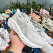 ASICS NOVABLAST 5 LE White Running Shoes