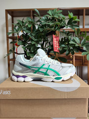 ASICS GEL-Cumulus 16 Sneakers in Grey and White