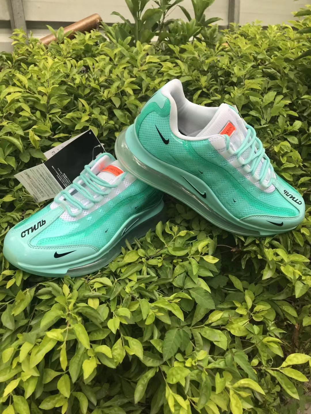 Nike Air Max 720 Sneakers in Mint Green